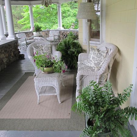 Hilltop House Bed & Breakfast Amenia Esterno foto