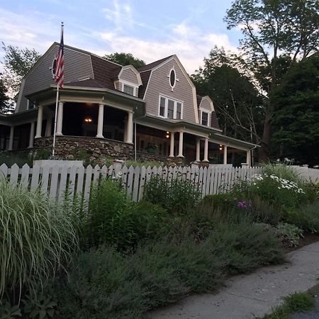 Hilltop House Bed & Breakfast Amenia Esterno foto