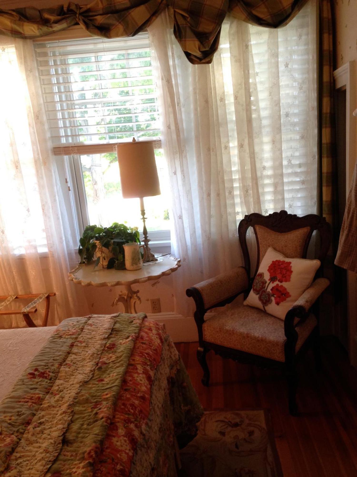 Hilltop House Bed & Breakfast Amenia Esterno foto