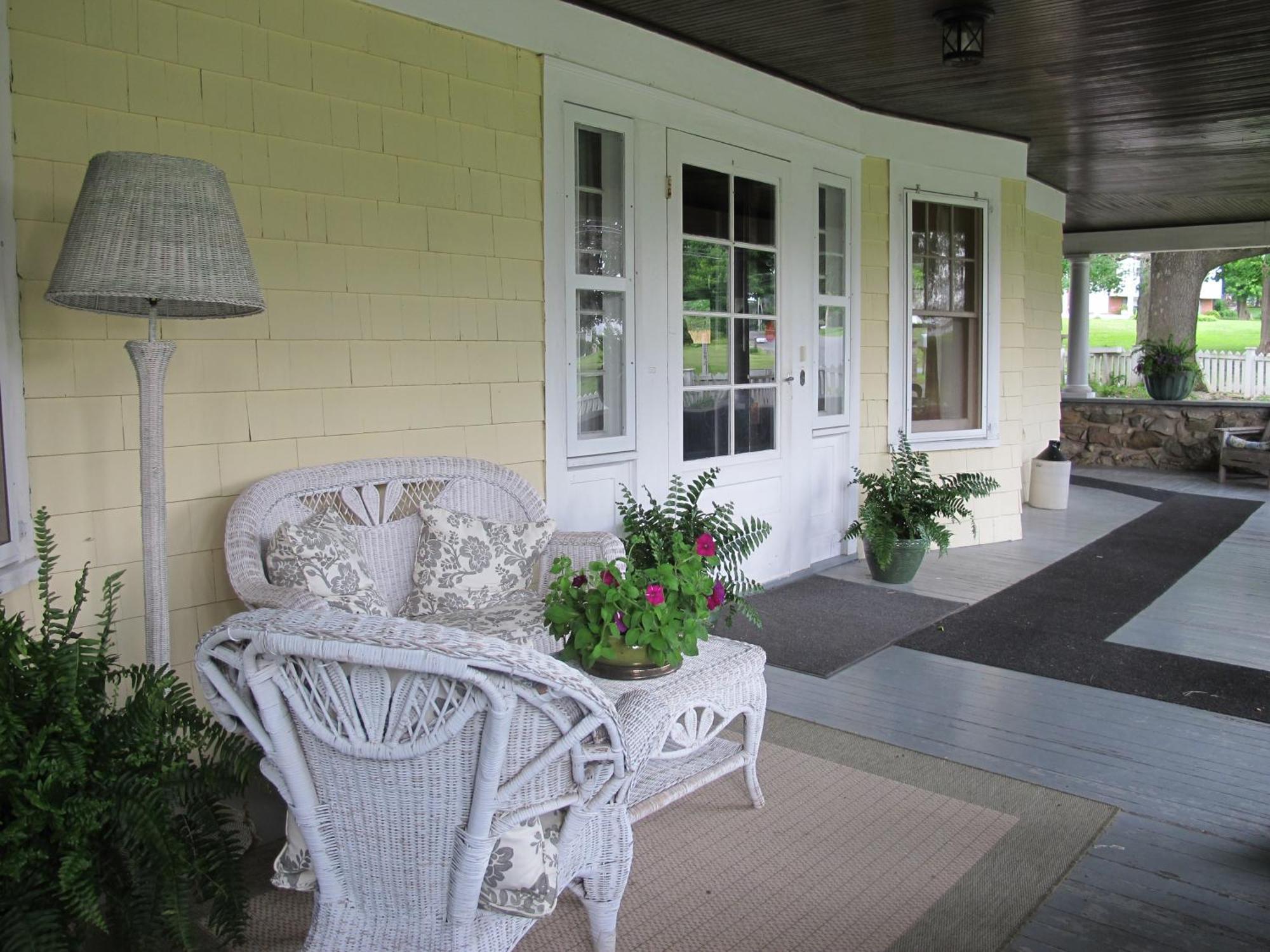 Hilltop House Bed & Breakfast Amenia Esterno foto