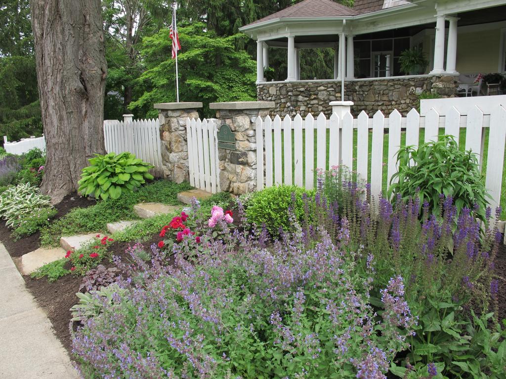 Hilltop House Bed & Breakfast Amenia Esterno foto