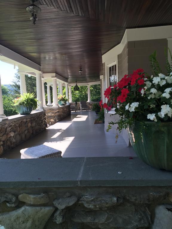 Hilltop House Bed & Breakfast Amenia Esterno foto