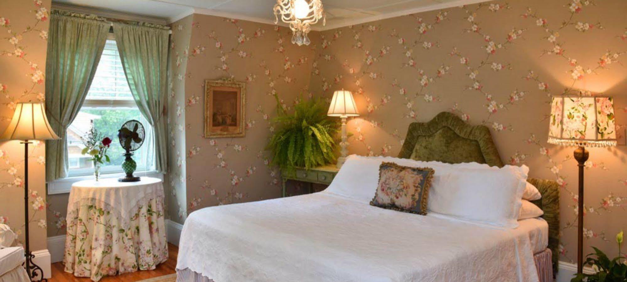 Hilltop House Bed & Breakfast Amenia Esterno foto