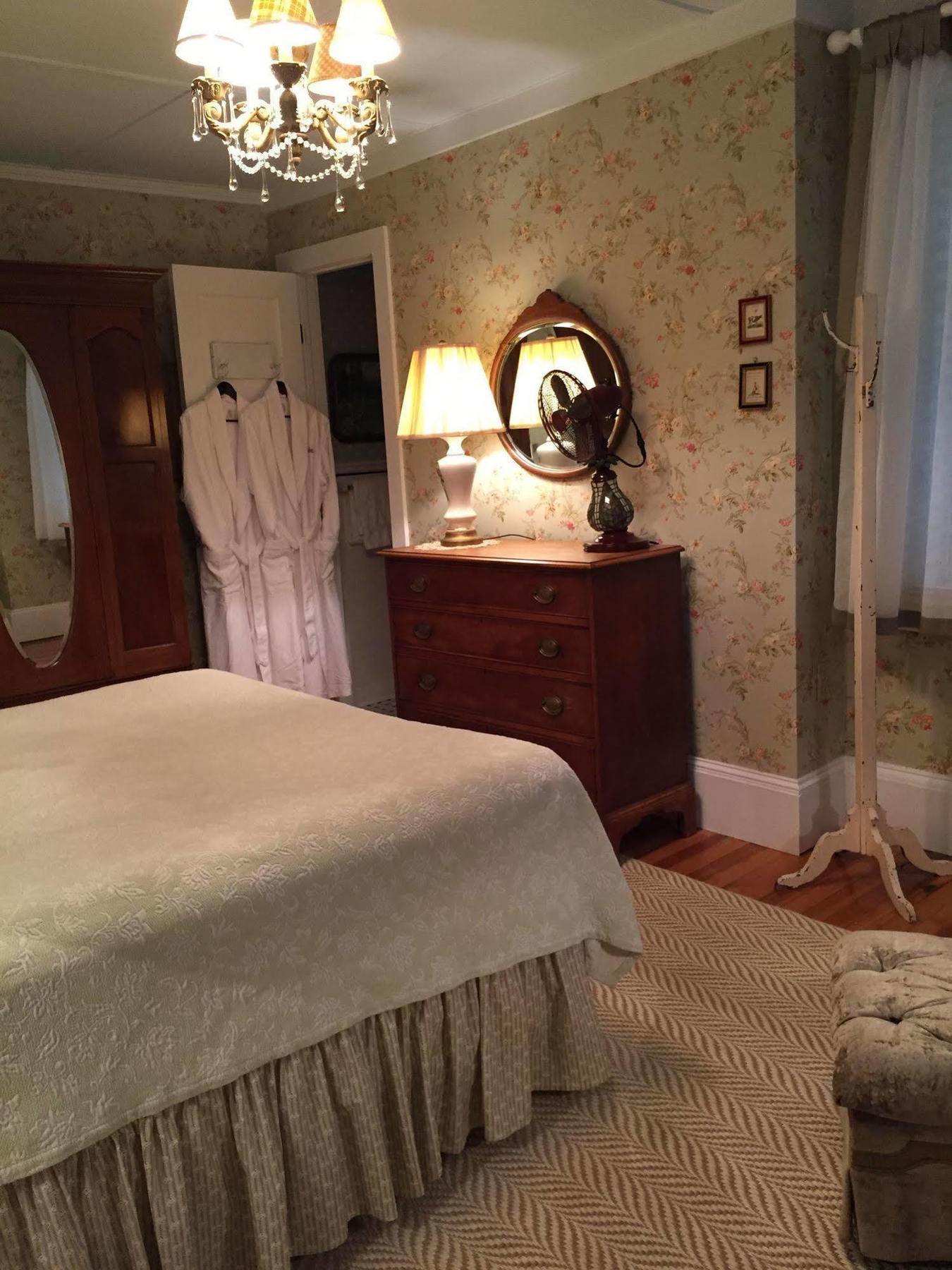Hilltop House Bed & Breakfast Amenia Esterno foto