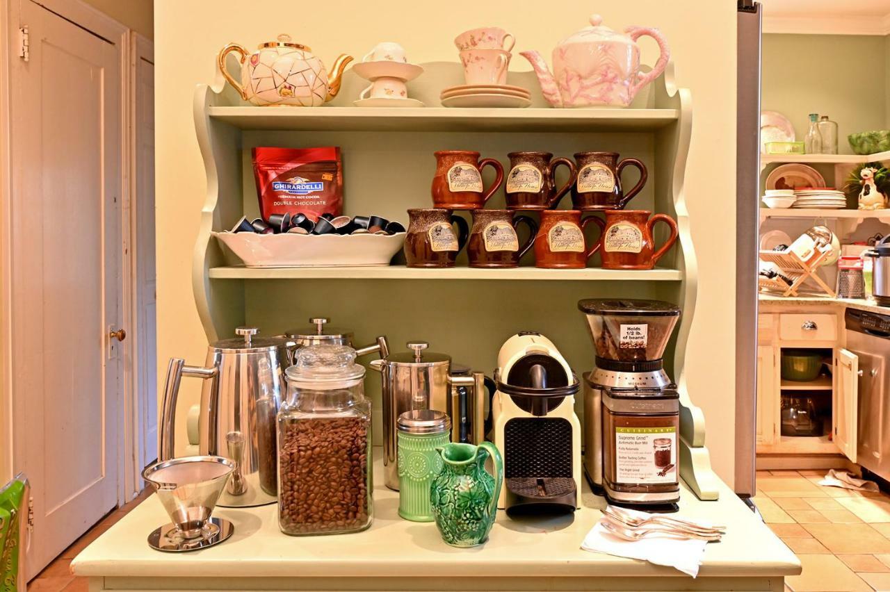 Hilltop House Bed & Breakfast Amenia Esterno foto