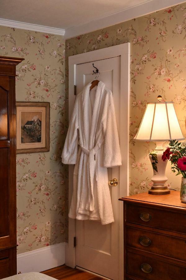 Hilltop House Bed & Breakfast Amenia Esterno foto